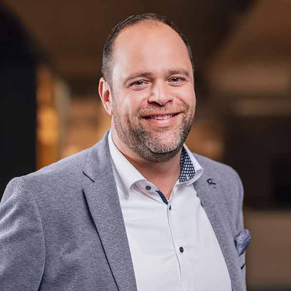 MÖBELSCHAU Team Norsingen Alp Arslan